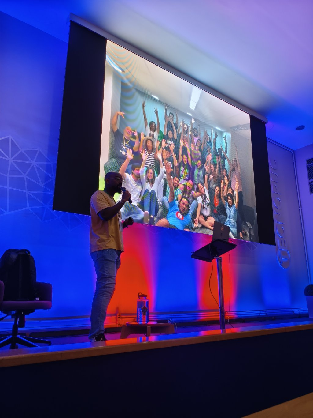 d695ddbb-0f8b-46c5-8bfb-c6e93b98f9d7